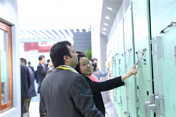 aluminum-window-and-door-curtain-new-products-exposition-6