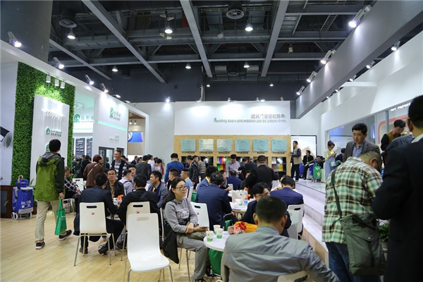 aluminum-window-and-door-curtain-new-products-exposition